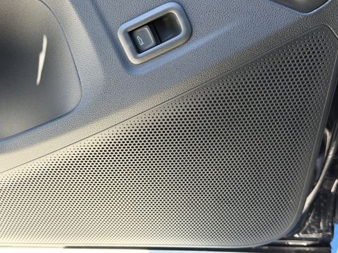 New 2026 Volkswagen Tiguan SE R-Line image 17