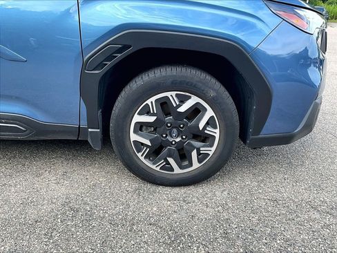 Used 2025 Subaru Forester AWD/4WD image 7
