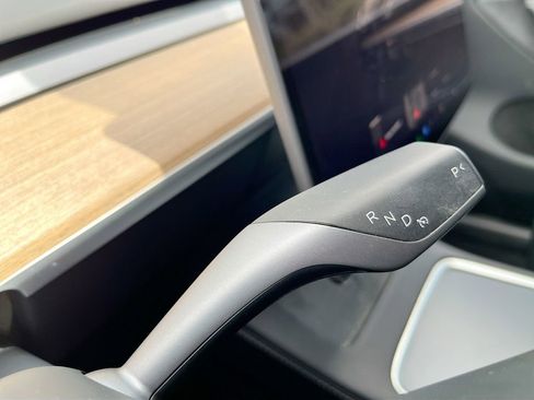 Used 2024 Tesla Model Y Long Range AWD/4WD image 15