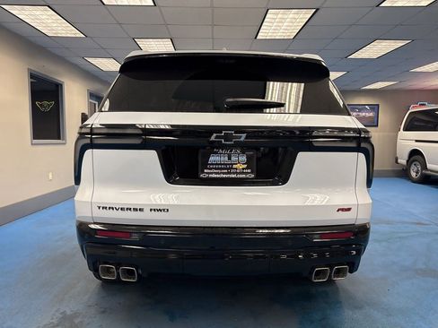 New 2026 Chevrolet Traverse RS w/ LPO, Floor Liner Package AWD/4WD image 7