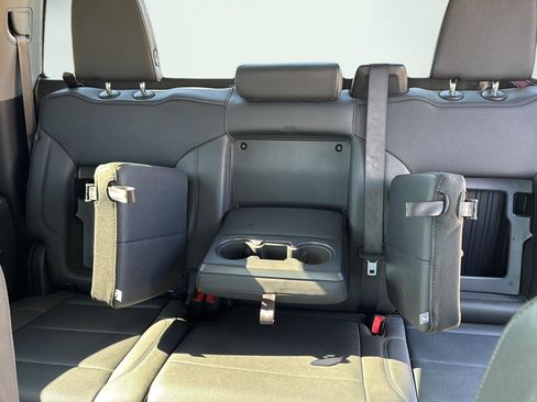Used 2025 GMC Sierra 1500 SLT image 19