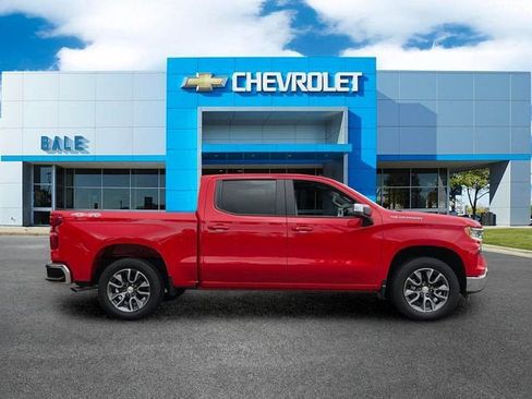 Used 2023 Chevrolet Silverado 1500 LT w/ Leather Package AWD/4WD image 2