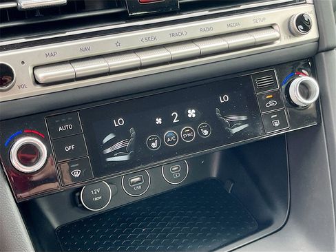 Used 2025 Genesis G70 2.5T image 16