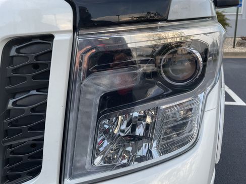 Used 2019 Nissan Titan PRO-4X w/ Pro-4x Convenience Package AWD/4WD image 5