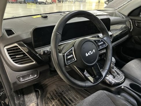Used 2025 Kia Seltos S image 9