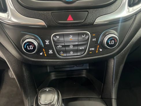 Used 2020 Chevrolet Equinox LT FWD image 16