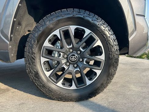Used 2022 Toyota Tundra Limited AWD/4WD image 32