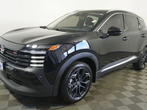 Used 2025 Nissan Kicks SR w/ SR Premium Package image 7