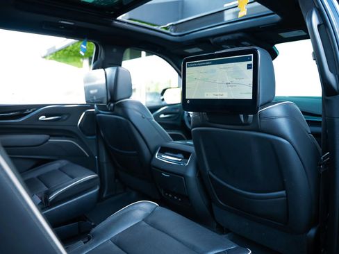 Used 2021 Cadillac Escalade ESV Sport AWD/4WD image 36