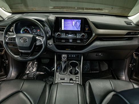 Used 2023 Toyota Highlander XLE image 14
