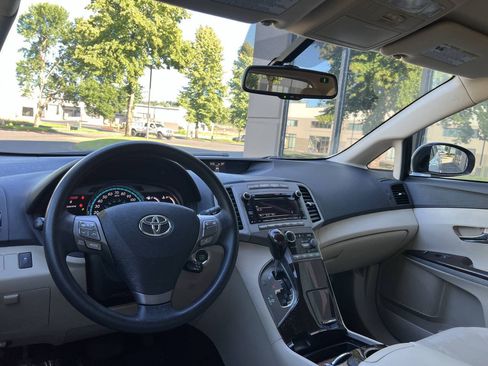 Used 2011 Toyota Venza w/ Convenience Pkg FWD image 14