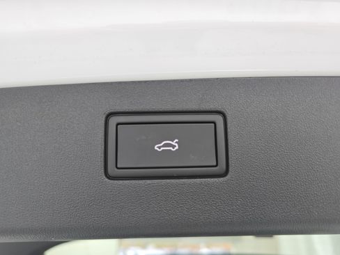 New 2026 Volkswagen Tiguan SE R-Line FWD image 13