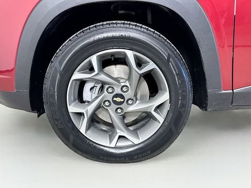 Used 2025 Chevrolet Trax LT image 29