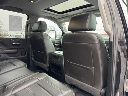 Used 2019 GMC Sierra 2500 Denali w/ Duramax Plus Package AWD/4WD image 15