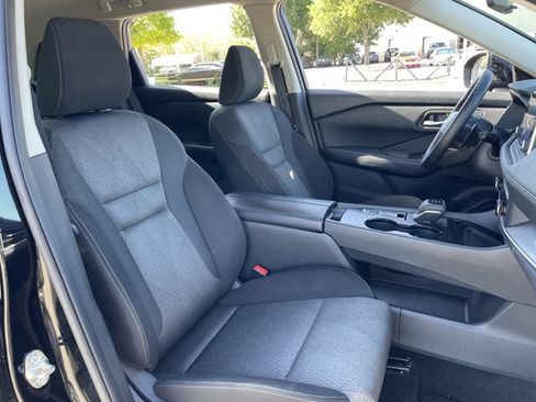Used 2025 Nissan Rogue SV FWD image 26