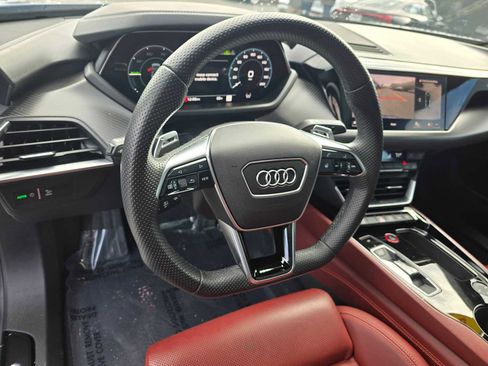 Used 2022 Audi e-tron GT Prestige image 27