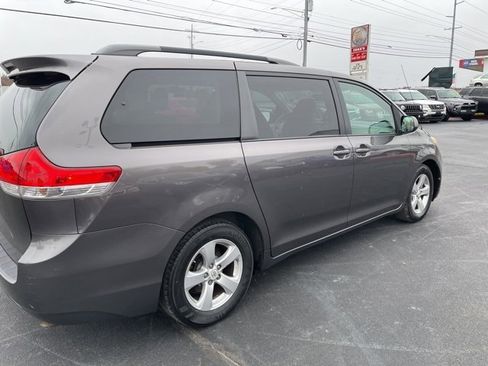 Used 2012 Toyota Sienna LE image 8