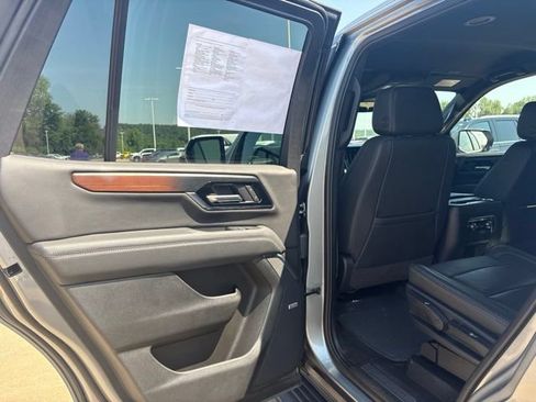 Used 2025 GMC Yukon Denali AWD/4WD image 21