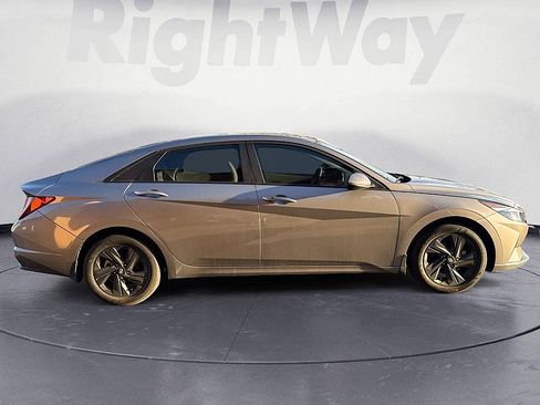 Used 2023 Hyundai Elantra SEL FWD image 6