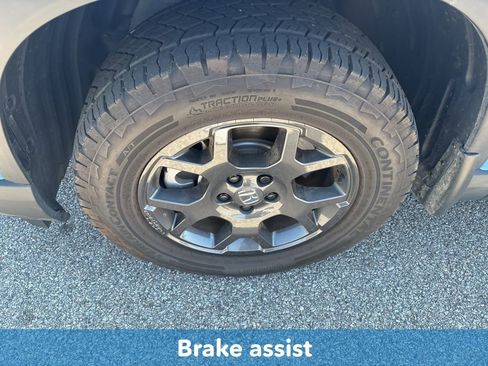 Used 2025 Honda Pilot TrailSport image 14