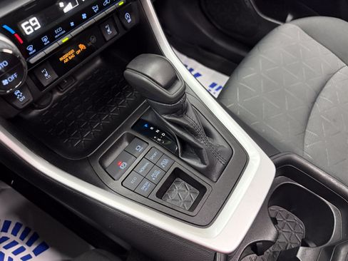 Used 2021 Toyota RAV4 XLE w/ Convenience Package AWD/4WD image 17