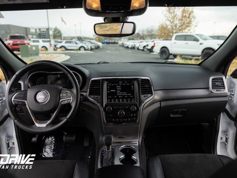 Used 2018 Jeep Grand Cherokee Altitude image 18