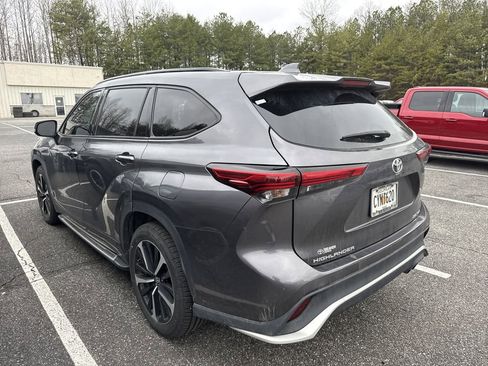 Used 2022 Toyota Highlander XSE image 12