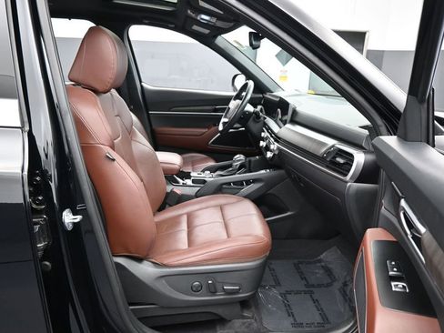 Used 2024 Kia Telluride EX w/ EX Captain's Chair Package FWD image 43