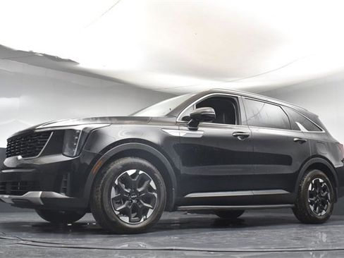 Certified 2025 Kia Sorento S image 35