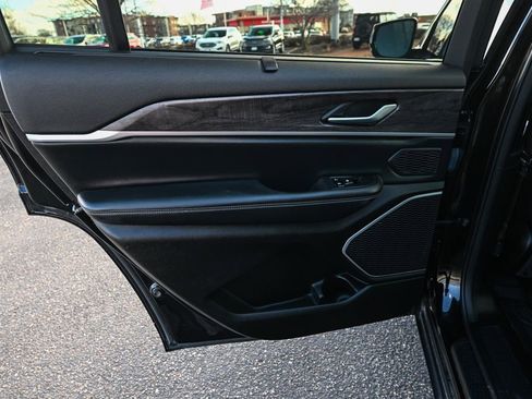 Used 2022 Jeep Grand Cherokee L Limited w/ Luxury Tech Group II image 26