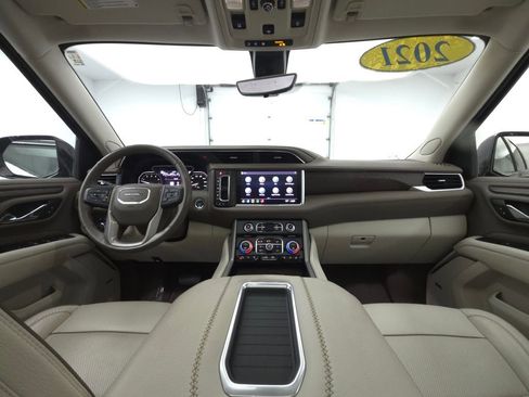 Used 2021 GMC Yukon Denali w/ Denali Premium Package image 2