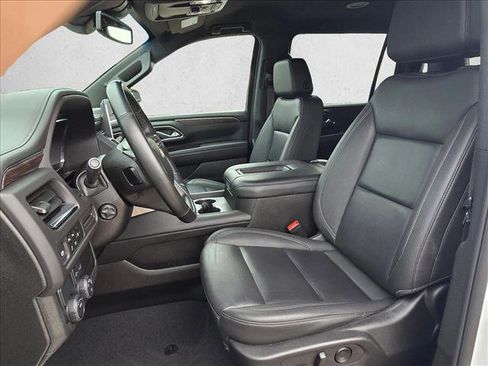 Used 2024 Chevrolet Suburban LT w/ Luxury Package RWD image 16