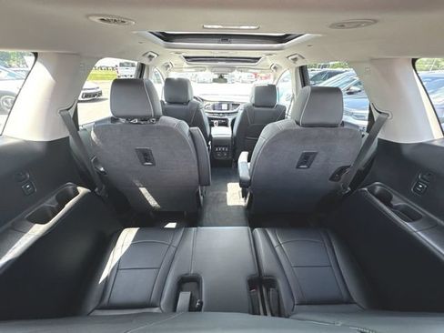 Used 2020 Buick Enclave Avenir w/ Avenir Technology Package AWD/4WD image 21
