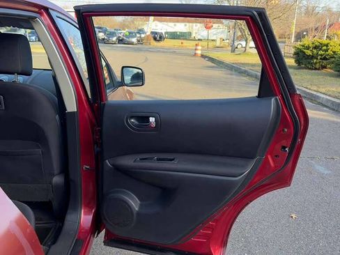 Used 2011 Nissan Rogue S image 28