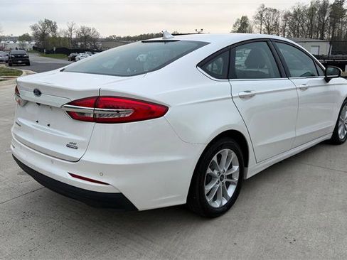 Used 2020 Ford Fusion SE image 5