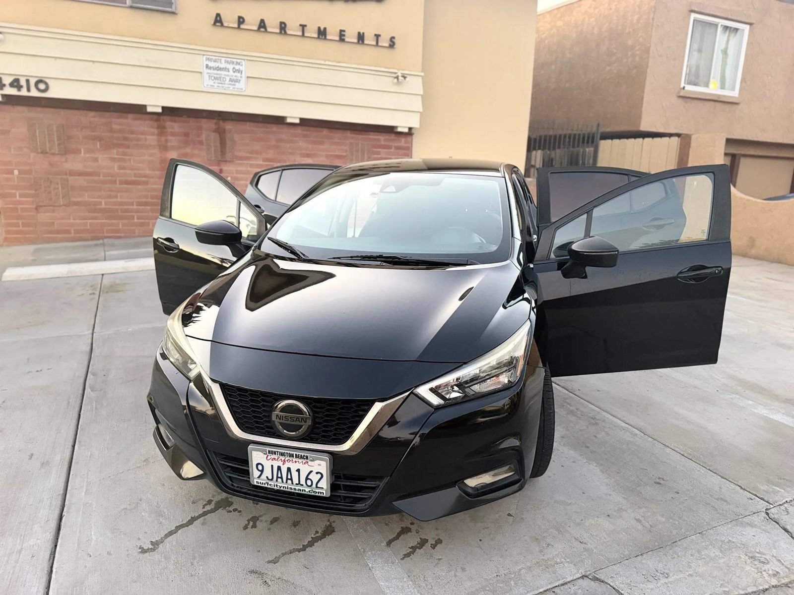 Used 2020 Nissan Versa SR FWD image 1