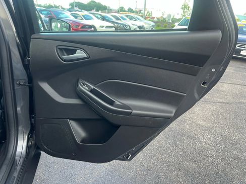 Used 2017 Ford Focus SE image 29