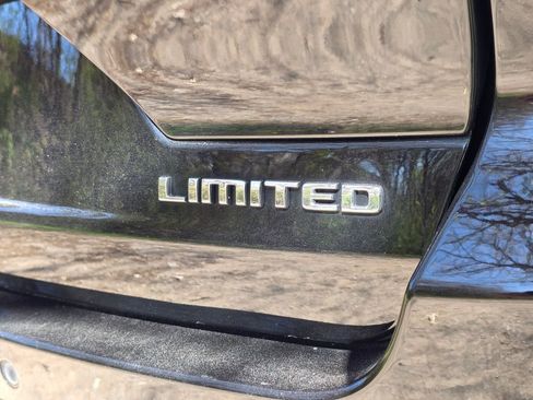 Used 2023 Jeep Grand Cherokee Limited w/ Luxury Tech Group II image 6