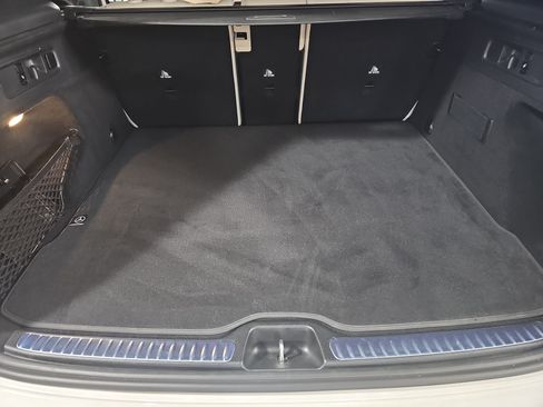 Used 2025 Mercedes-Benz GLC 300 4MATIC image 13