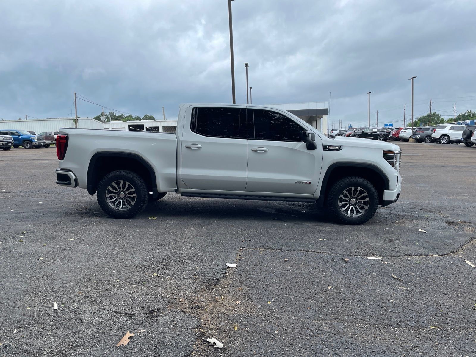 Used 2022 GMC Sierra 1500 AT4 w/ AT4 Premium Package AWD/4WD image 7