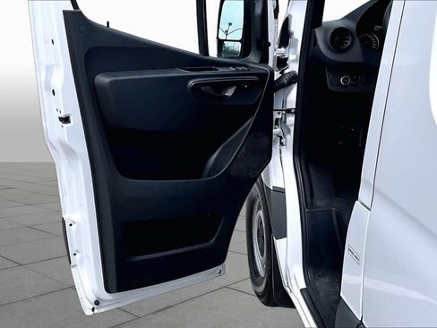 Used 2025 Mercedes-Benz Sprinter 2500 image 22