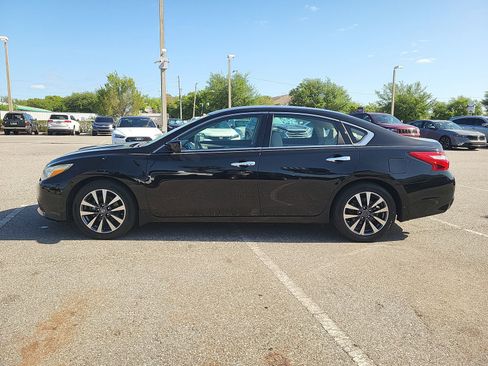 Used 2017 Nissan Altima 2.5 SV image 3