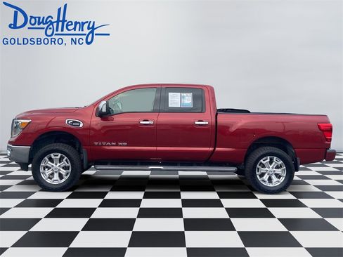 Used 2016 Nissan Titan SL image 2