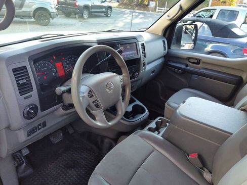 Used 2019 Nissan NV 2500 SV image 9