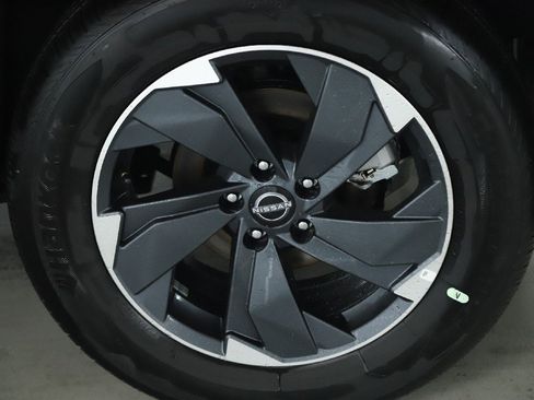 Certified 2026 Nissan Rogue SV image 39