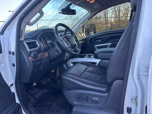 Used 2019 Nissan Titan SL w/ Texas Titan Edition image 14