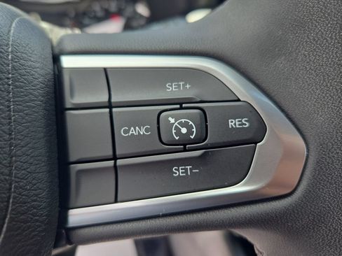 Used 2023 Jeep Compass Latitude AWD/4WD image 21