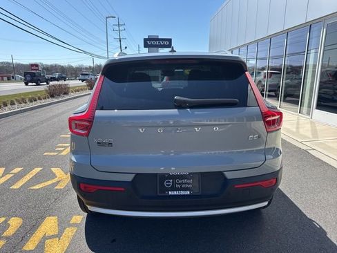 Certified 2025 Volvo XC40 B5 Core image 4