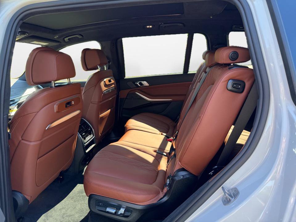 New 2027 BMW X7 xDrive40i w/ Executive Package AWD/4WD image 13
