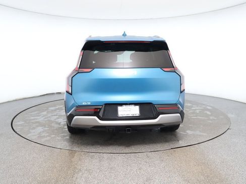 Used 2024 Kia EV9 Land image 4